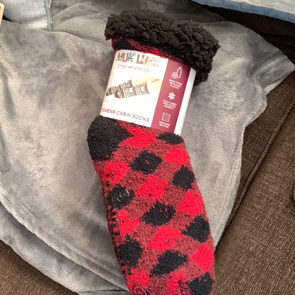 2 pair of Muk Luks woman’s cabin socks